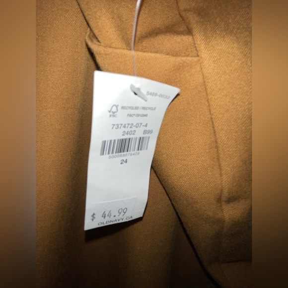 Old Navy Secret Stretch Pixie Pants in Bourbon NWT
Pantone Color - Picture 4 of 6